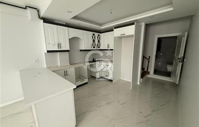 Çiğli Uğur Mumcu Mahallesi'nde Satılık Tripleks