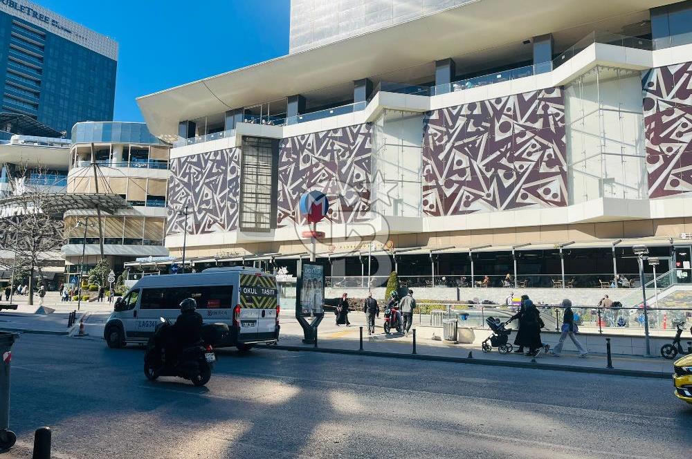 ÜMRANİYE MEREKEZDE GENİŞ METRO DURAĞINA 2 DK
