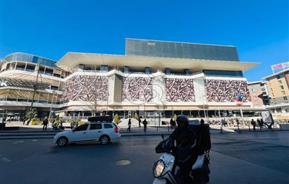 ÜMRANİYE MEREKEZDE GENİŞ METRO DURAĞINA 2 DK