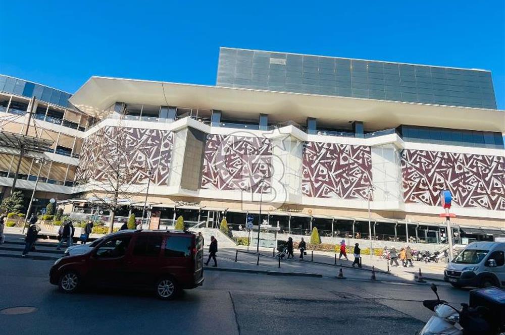 ÜMRANİYE MEREKEZDE GENİŞ METRO DURAĞINA 2 DK