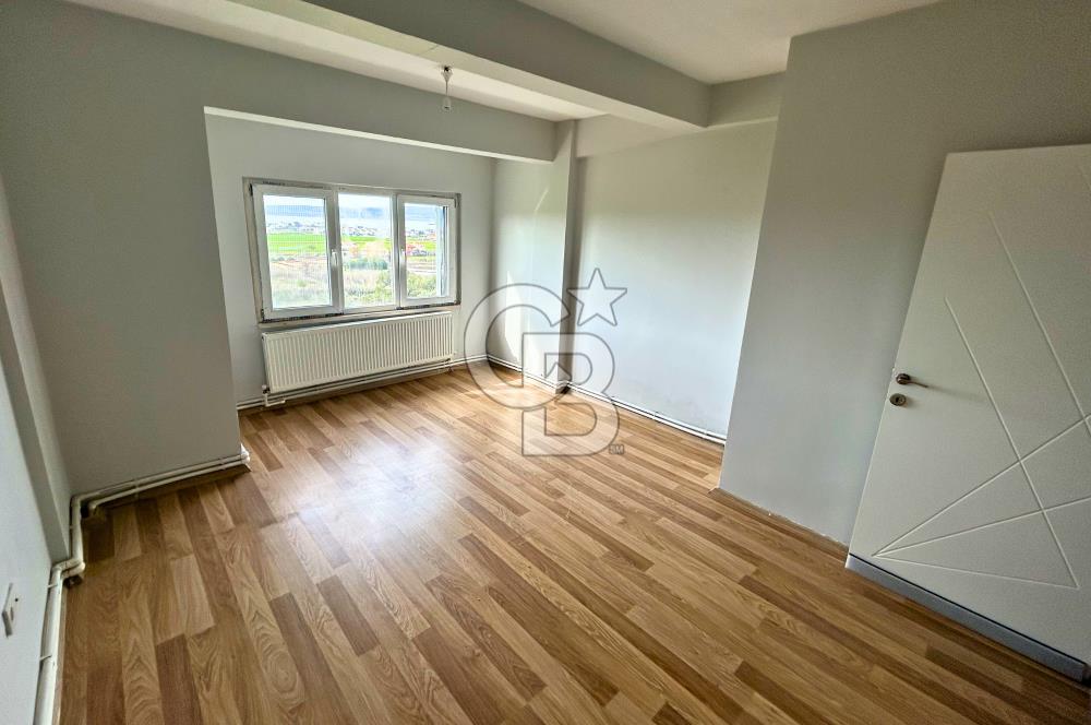 Lapseki Çardak'ta Boğaz ve Köprü Manzaralı Kiralık Bahçeli Villa