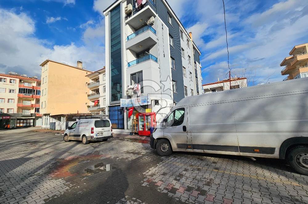 Altınova'da Yeni Kapalı Pazaryeri Karşısında Kiralık 2+1 Daire