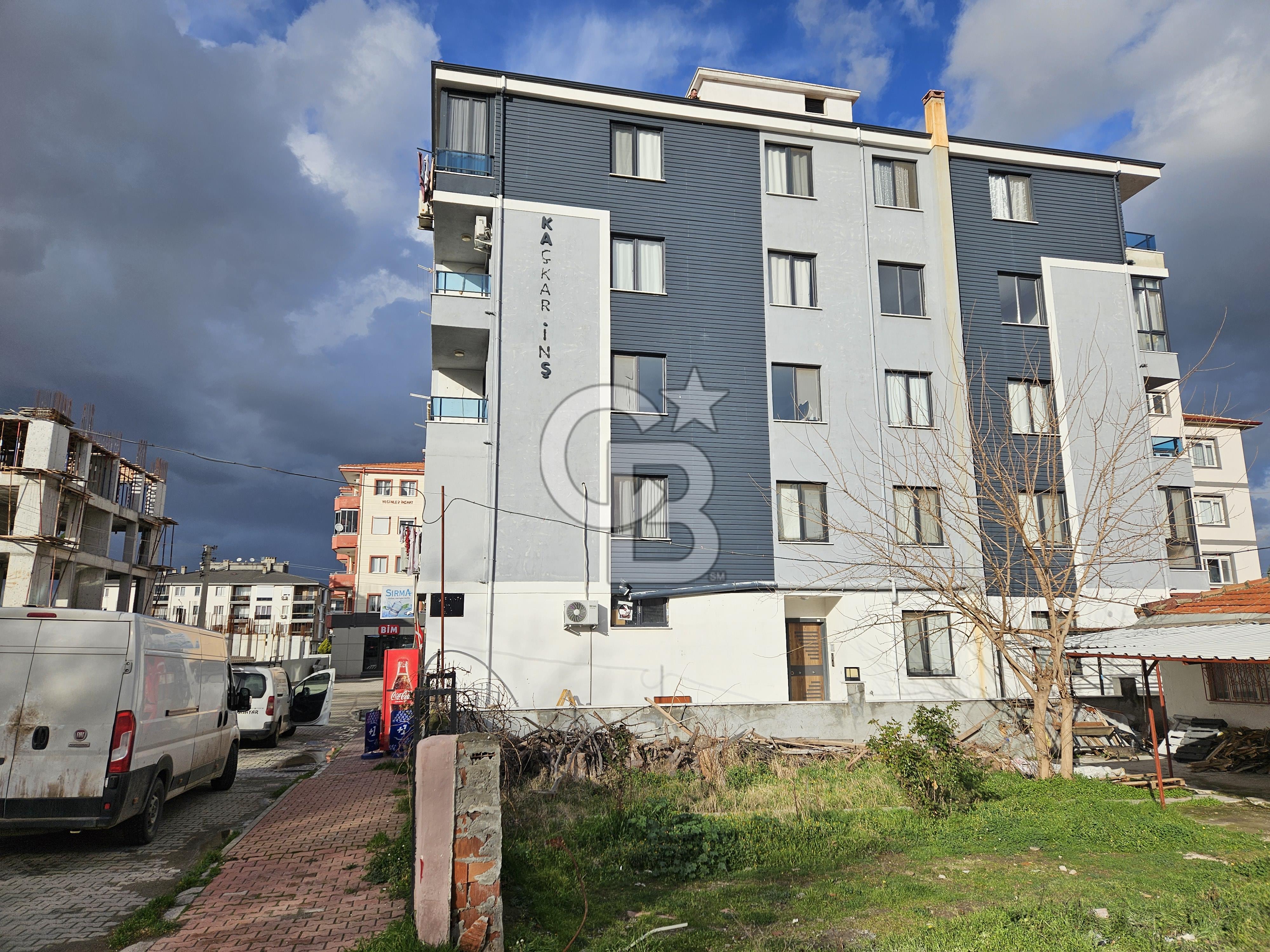 Altınova'da Yeni Kapalı Pazaryeri Karşısında Kiralık 2+1 Daire