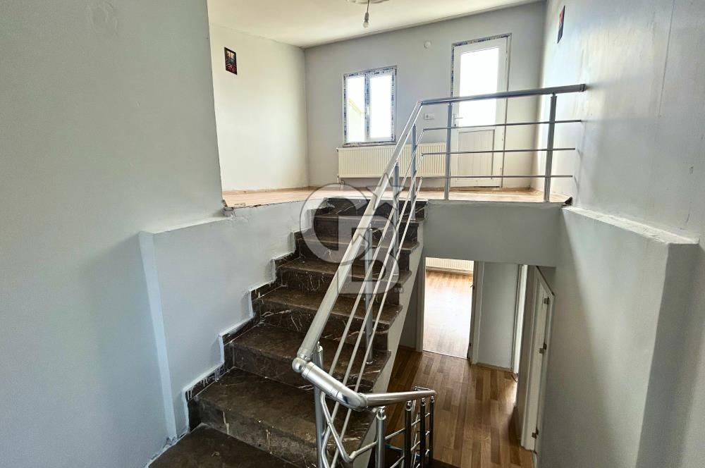 Lapseki Çardak'ta Boğaz ve Köprü Manzaralı Kiralık Bahçeli Villa