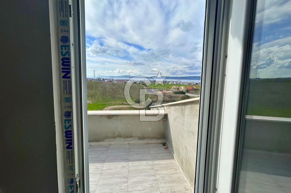 Lapseki Çardak'ta Boğaz ve Köprü Manzaralı Kiralık Bahçeli Villa