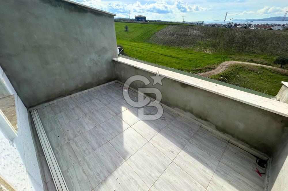 Lapseki Çardak'ta Boğaz ve Köprü Manzaralı Kiralık Bahçeli Villa