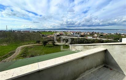 Lapseki Çardak'ta Boğaz ve Köprü Manzaralı Kiralık Bahçeli Villa