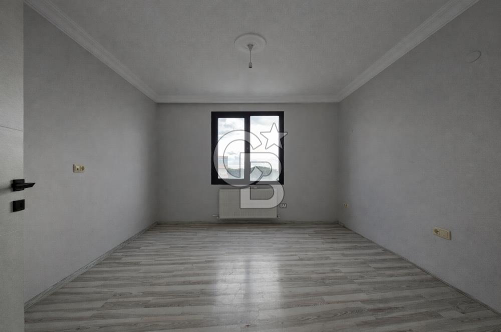 Altınova'da Yeni Kapalı Pazaryeri Karşısında Kiralık 2+1 Daire