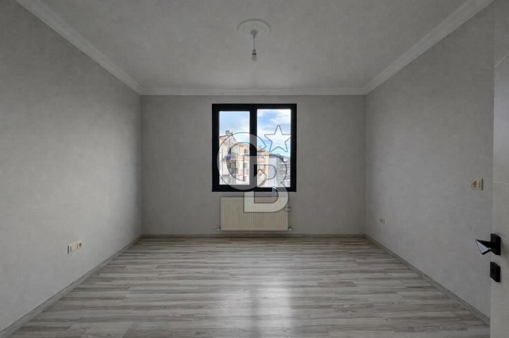 Altınova'da Yeni Kapalı Pazaryeri Karşısında Kiralık 2+1 Daire