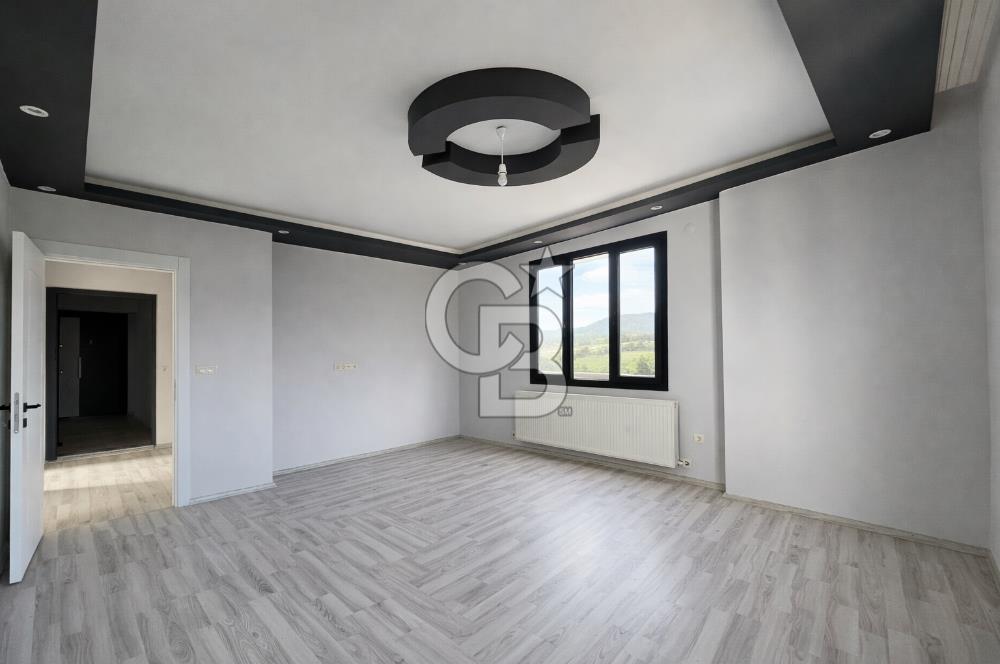 Altınova'da Yeni Kapalı Pazaryeri Karşısında Kiralık 2+1 Daire