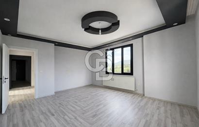 Altınova'da Yeni Kapalı Pazaryeri Karşısında Kiralık 2+1 Daire