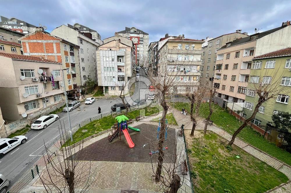 Küçükköy'de Sağlam Binada 140 m2, Geniş Teraslı Dubleks Daire