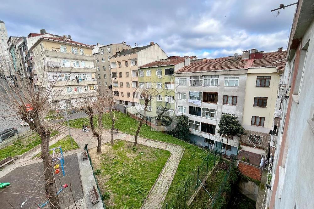 Küçükköy'de Sağlam Binada 140 m2, Geniş Teraslı Dubleks Daire