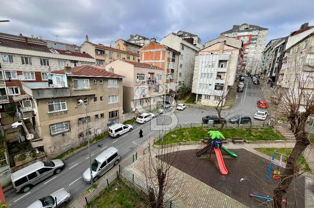 Küçükköy'de Sağlam Binada 140 m2, Geniş Teraslı Dubleks Daire