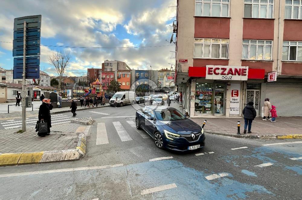 Küçükköy'de Sağlam Binada 140 m2, Geniş Teraslı Dubleks Daire