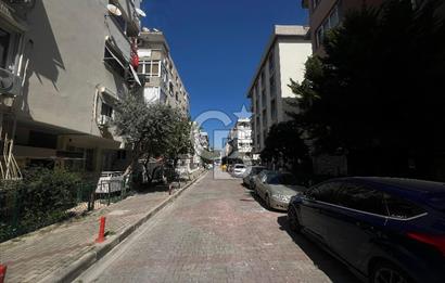 Karşıyaka Bostanlı Mahallesinde Sahile Yakın Satılık 2+1 Daire
