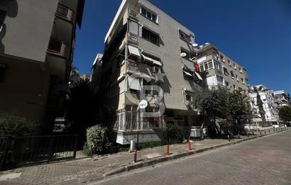 Karşıyaka Bostanlı Mahallesinde Sahile Yakın Satılık 2+1 Daire