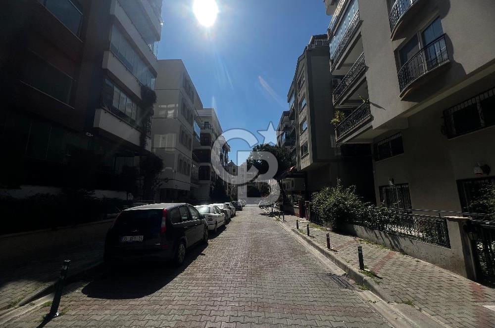 Karşıyaka Bostanlı Mahallesinde Sahile Yakın Satılık 2+1 Daire