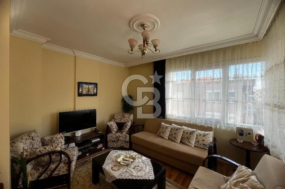 Karşıyaka Bostanlı Mahallesinde Sahile Yakın Satılık 2+1 Daire