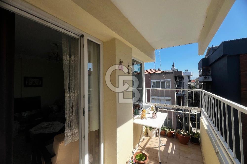 Karşıyaka Bostanlı Mahallesinde Sahile Yakın Satılık 2+1 Daire