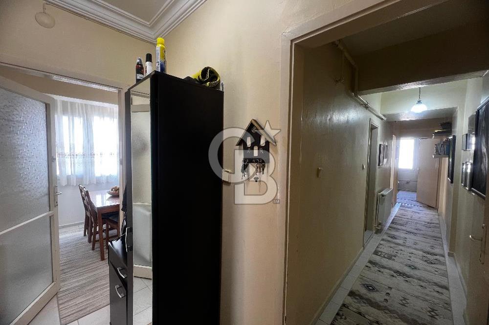 Karşıyaka Bostanlı Mahallesinde Sahile Yakın Satılık 2+1 Daire