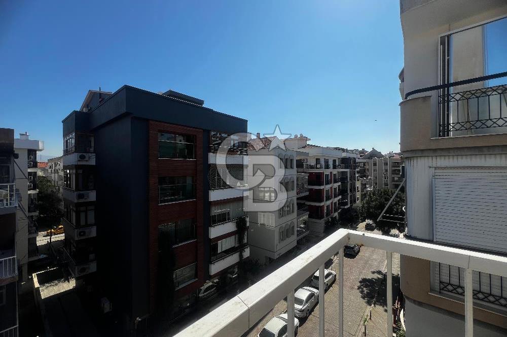 Karşıyaka Bostanlı Mahallesinde Sahile Yakın Satılık 2+1 Daire