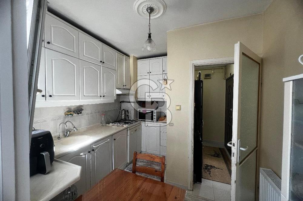 Karşıyaka Bostanlı Mahallesinde Sahile Yakın Satılık 2+1 Daire