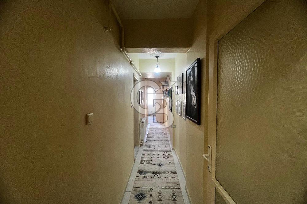 Karşıyaka Bostanlı Mahallesinde Sahile Yakın Satılık 2+1 Daire