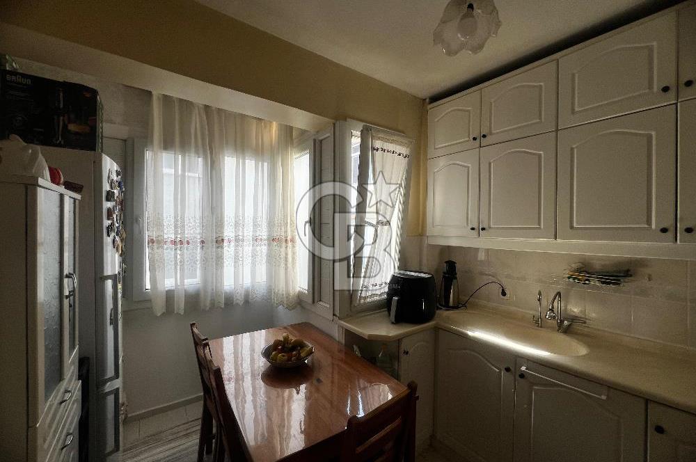 Karşıyaka Bostanlı Mahallesinde Sahile Yakın Satılık 2+1 Daire