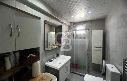 Karşıyaka Bostanlı Mahallesinde Sahile Yakın Satılık 2+1 Daire