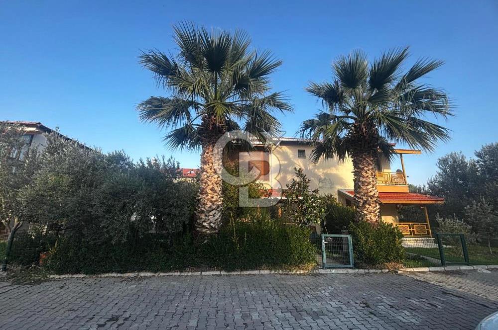 ÇANDARLI YILDIZKENT SİTESİ'NDE 3+1 BAHÇELİ VİLLA