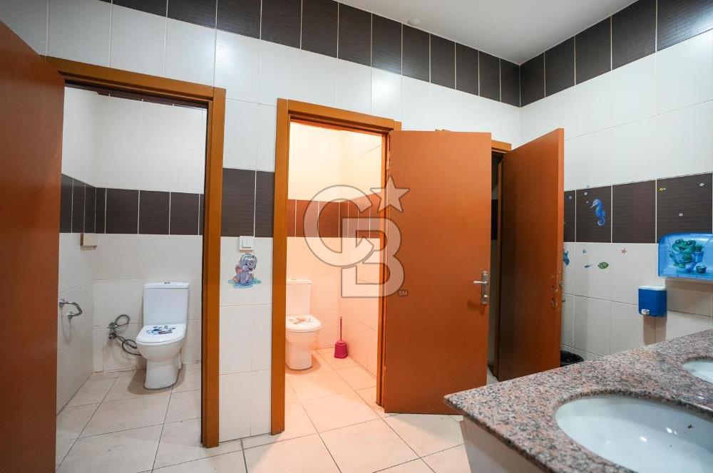 D100 Bağdat caddesi arasında bir çok iş koluna uygun bina