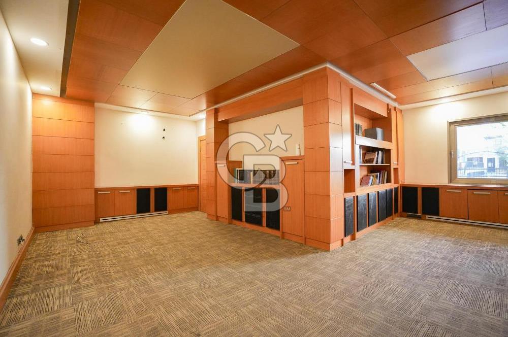 D100 Bağdat caddesi arasında bir çok iş koluna uygun bina