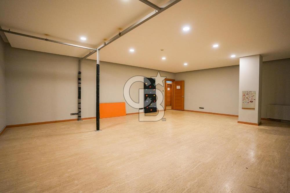 D100 Bağdat caddesi arasında bir çok iş koluna uygun bina