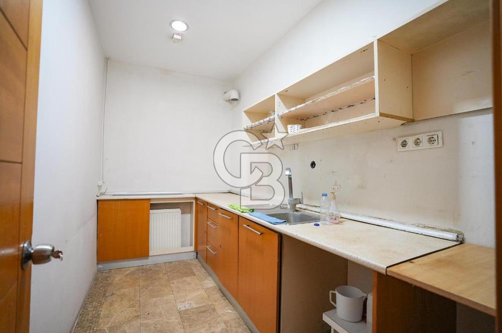 D100 Bağdat caddesi arasında bir çok iş koluna uygun bina