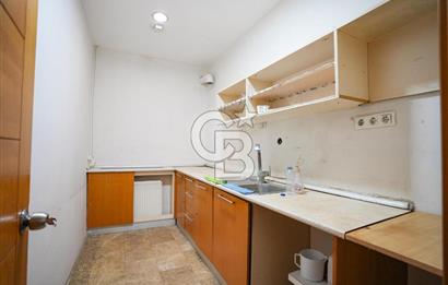 D100 Bağdat caddesi arasında bir çok iş koluna uygun bina