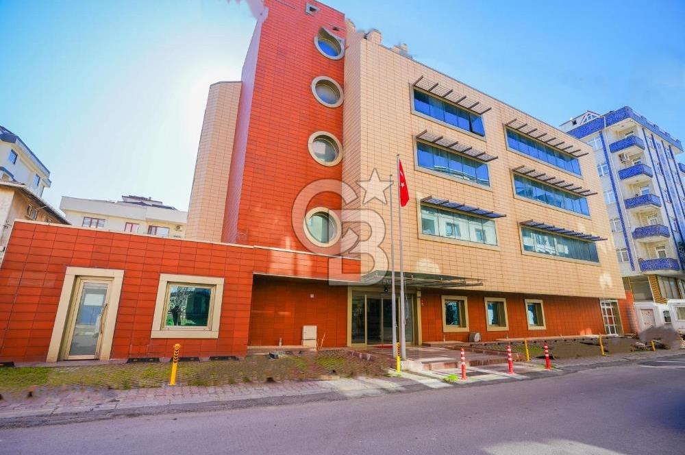 D100 Bağdat caddesi arasında bir çok iş koluna uygun bina