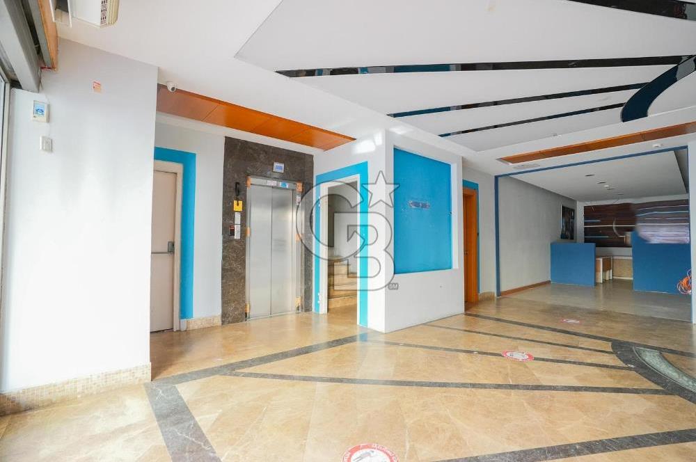 D100 Bağdat caddesi arasında bir çok iş koluna uygun bina