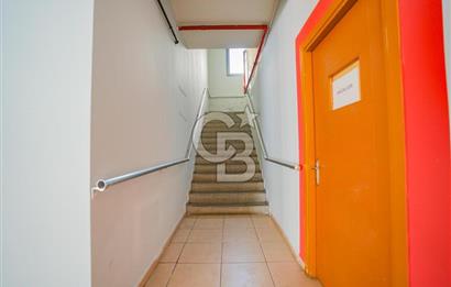 D100 Bağdat caddesi arasında bir çok iş koluna uygun bina