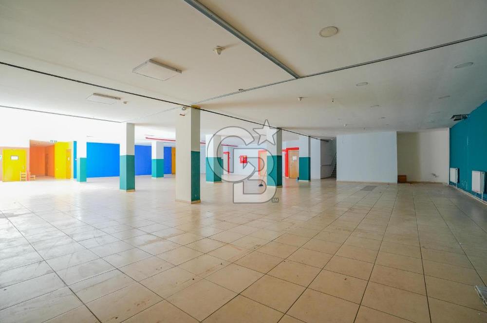 D100 Bağdat caddesi arasında bir çok iş koluna uygun bina