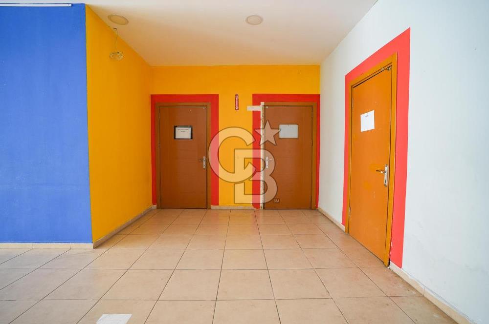 D100 Bağdat caddesi arasında bir çok iş koluna uygun bina