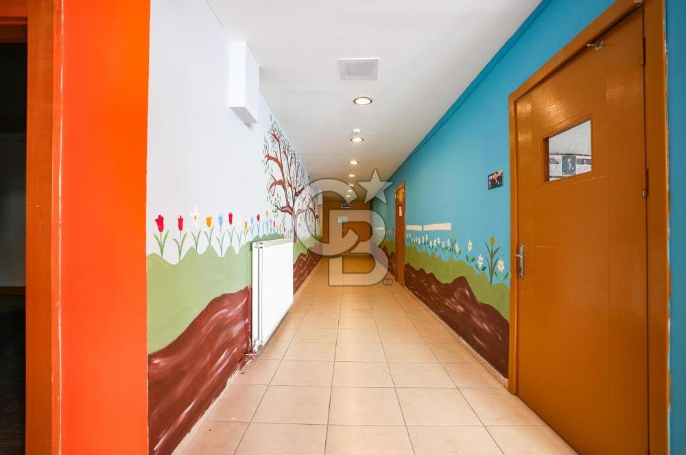 D100 Bağdat caddesi arasında bir çok iş koluna uygun bina