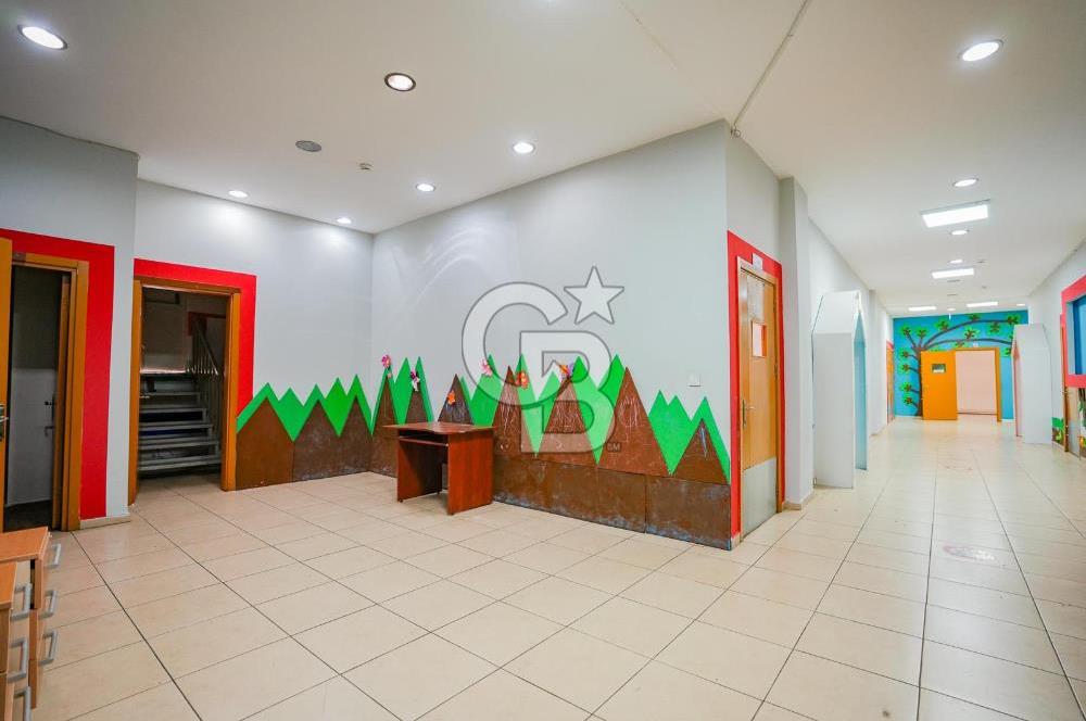 D100 Bağdat caddesi arasında bir çok iş koluna uygun bina