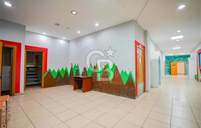 D100 Bağdat caddesi arasında bir çok iş koluna uygun bina