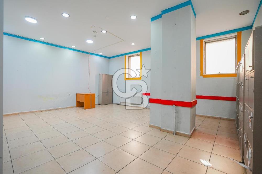 D100 Bağdat caddesi arasında bir çok iş koluna uygun bina