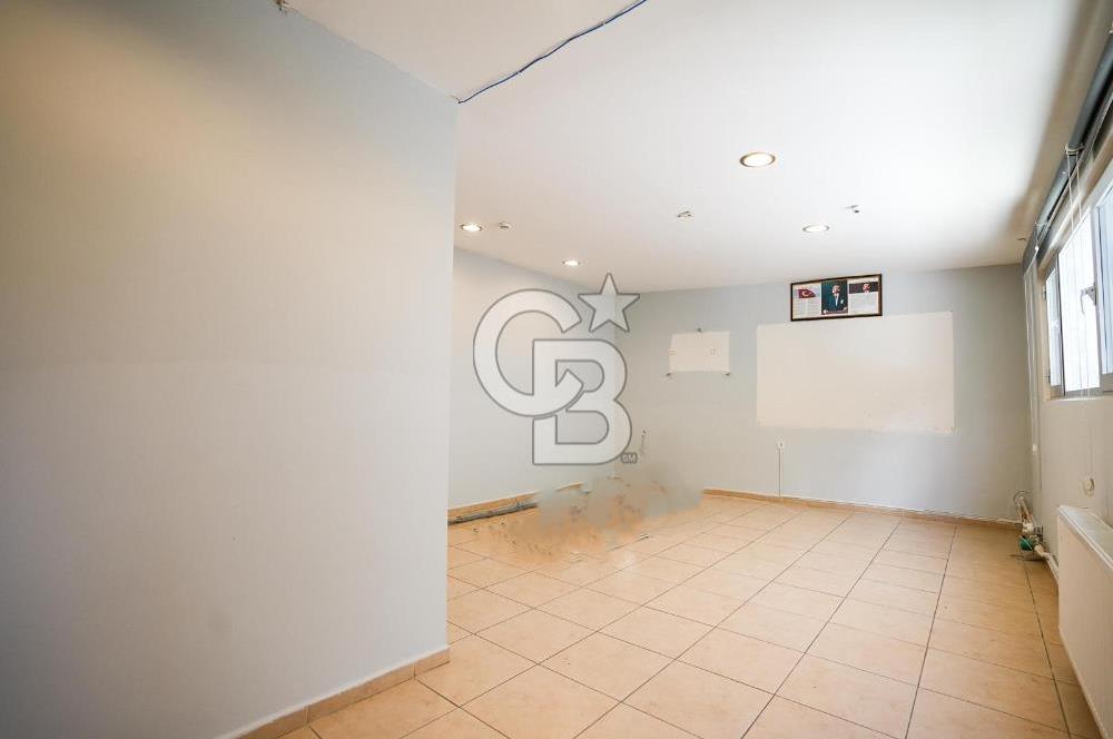 D100 Bağdat caddesi arasında bir çok iş koluna uygun bina