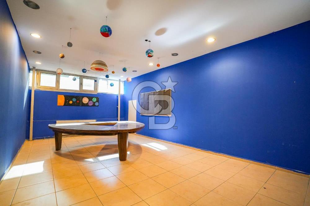 D100 Bağdat caddesi arasında bir çok iş koluna uygun bina