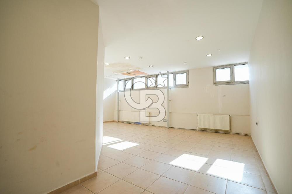 D100 Bağdat caddesi arasında bir çok iş koluna uygun bina