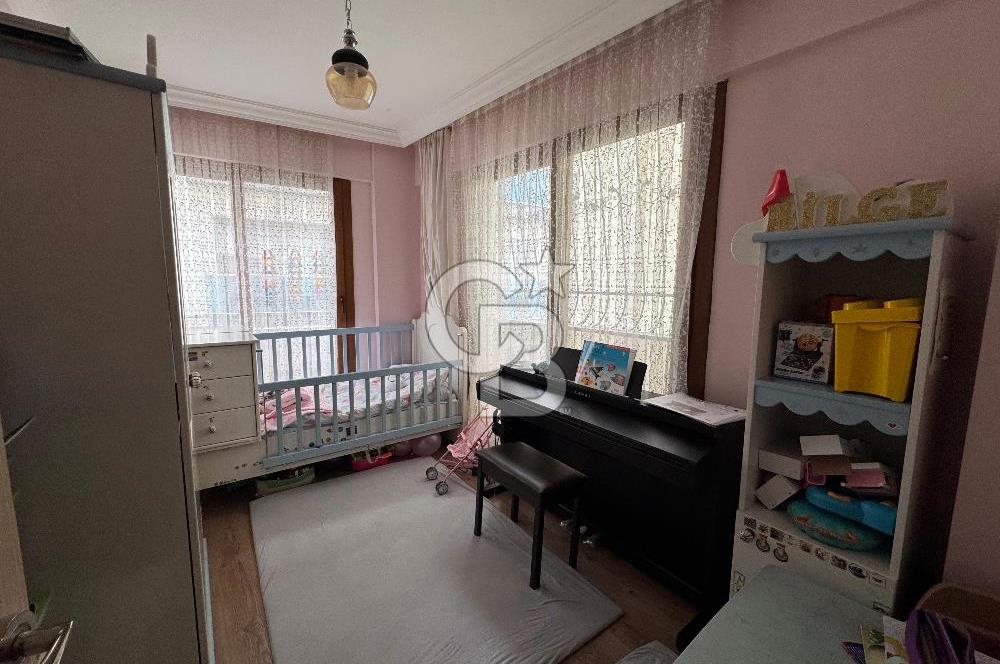 Örnekköy'de 3+1 Ebeveyn Banyolu Otoparklı Ara Kat Satılık Daire