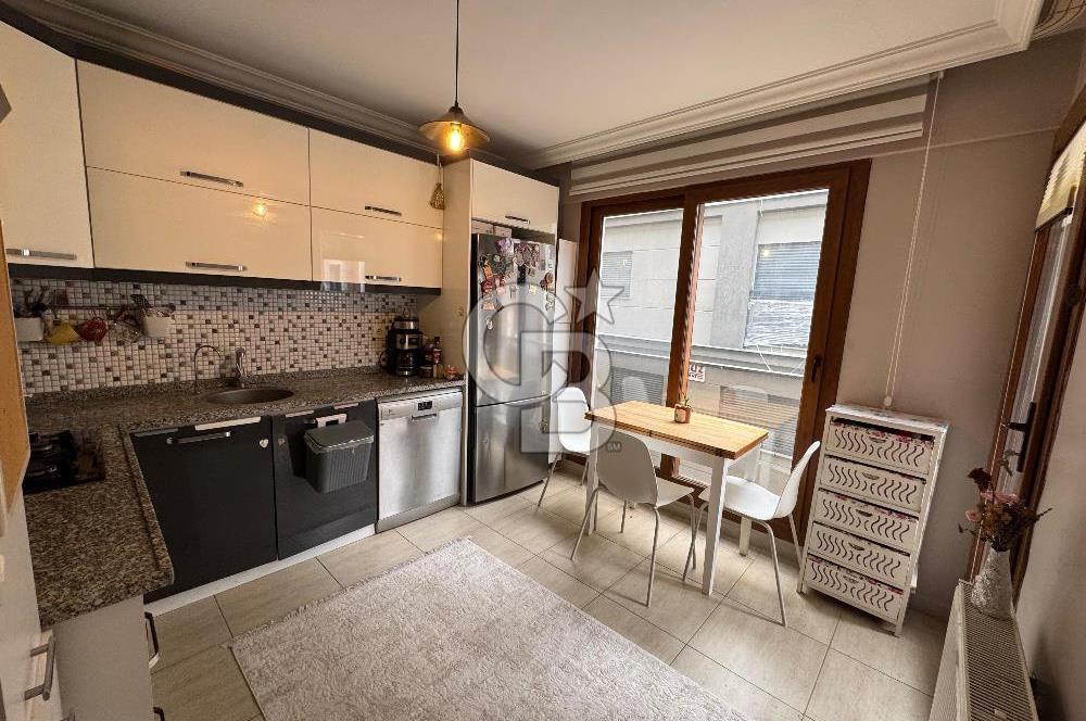 Örnekköy'de 3+1 Ebeveyn Banyolu Otoparklı Ara Kat Satılık Daire